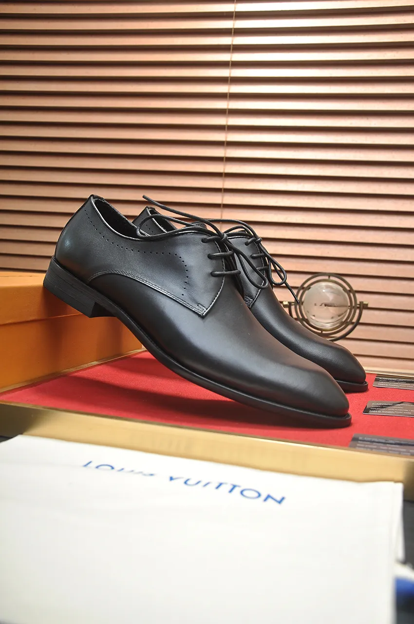 Men's men's shoes 💰540💶 [LV] (original single cowhide lining) 🍀LV's latest genuine leather business suit shoes are launched simultaneously on the official website. The first-layer cowhide imported from Italy is made of heavy gold, 💥official website 1:1 rubber outsole. Versatile to wear, high-end without losing class, and the color combination is extraordinary. This four-season style is alluring when worn on your feet, showing off your big-name flair. Standard code 38-45 (45 customized)